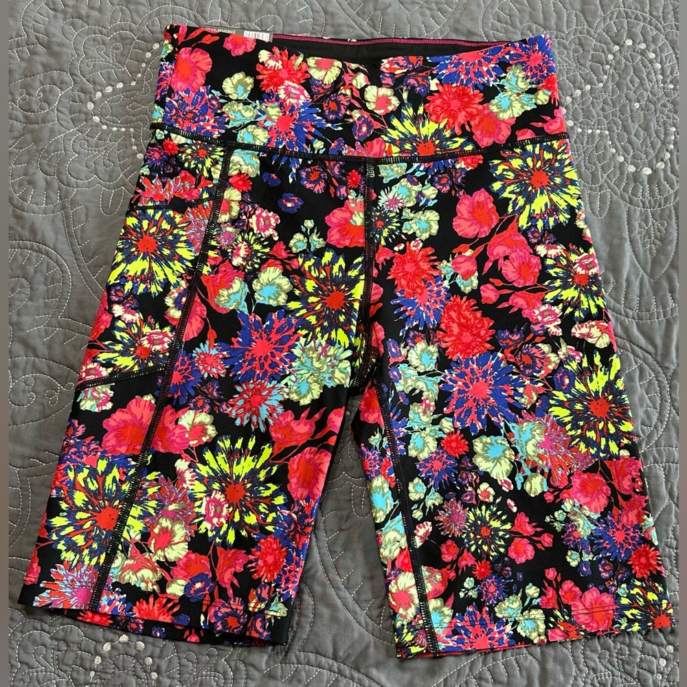 Calvin Klein Women’s Black Floral Print Bike Shorts NWT Size Small